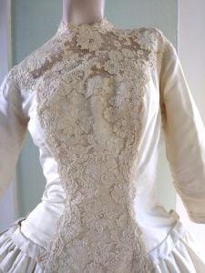 1950s 1960s  Wedding Dress Bridal Gown Sz S M W27 - Fashionconservatory.com