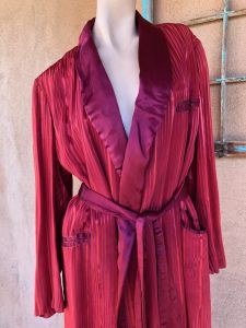 1940s Red Rayon Dressing Robe  - Fashionconservatory.com