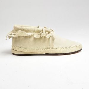 Size 8B 1970s Beige Suede Moccasin Booties Fringe Lace-up - Fashionconservatory.com
