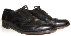 Vintage Florsheim Wingtip Shoes | Black Leather Brogues Oxford Leather | Men's size 10 D - Fashionconservatory.com
