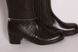 Deadstock Late 1960s Early 1970s Dark Chocolate Brown Wide Calf Zip Up Rain Boots - Size 7 - Fashionconservatory.com