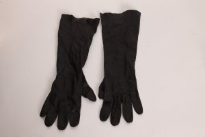 1950s Textured Black Leather Below the Wrist Gloves - Fashionconservatory.com