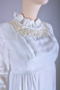 Vintage 1950s White Velvet Simple Minimal Wedding Dress Embroidered | XS/S - Fashionconservatory.com