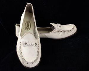 Size 7 1960s Shoes - Unworn Taupe Neutral Bone Leather Moccasin Style Loafers - Late 1950s 60s Slip  - Fashionconservatory.com