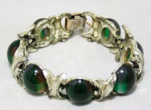 Emerald Green Ovals Bracelet - Subtle Macabre Eyes Eyeball Cabochons - Xs and Os - 1960s Gothic Posh