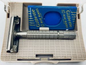 2 -1957  Gillette Flare Tip Vintage safety razors C4 Cases Empty Blue Blades