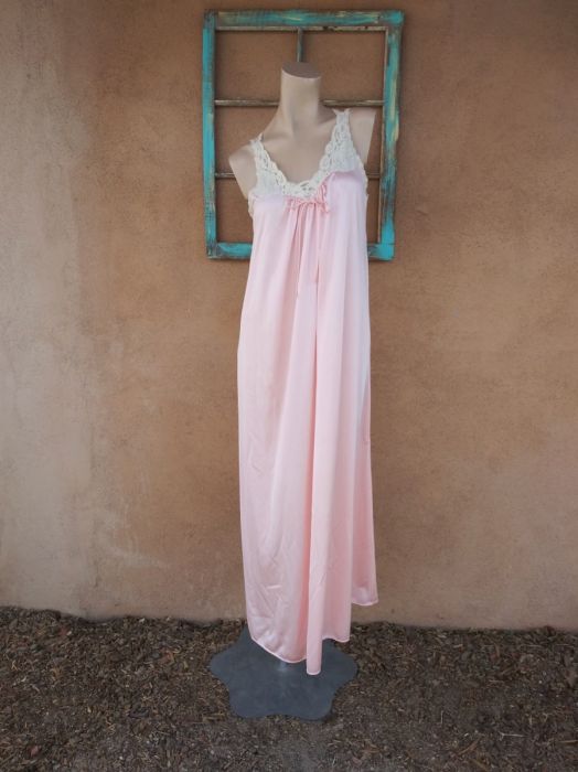 1970s Pink Peignoir Set Nightgown Robe Sz S M Fashion Conservatory