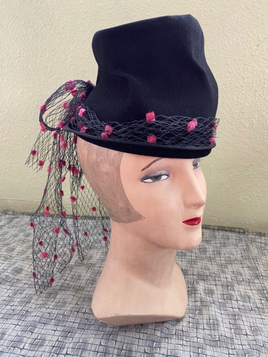 1940s Black Wool Asymmetrical Chimney Top Hat with Netting  display picture 1