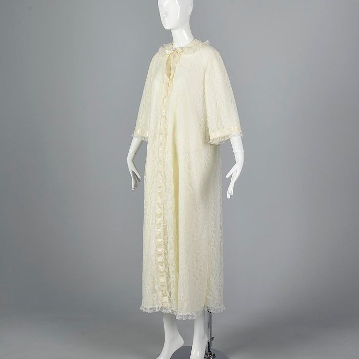 Large Ivory White Peignoir 1970s Long Lace Trim Dressing Gown