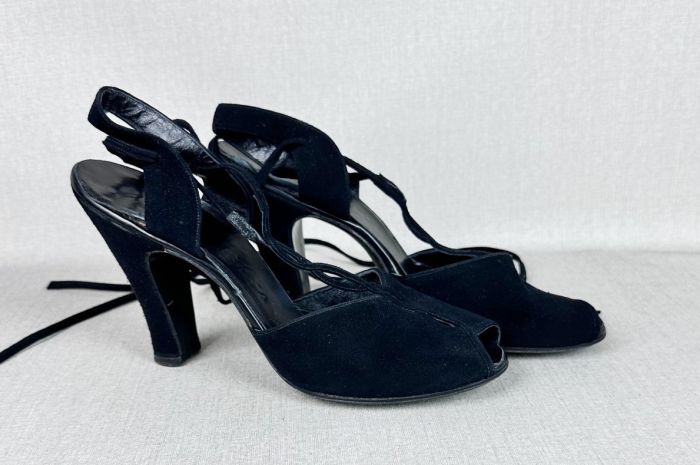 Vintage 1950s outlet Black Suede Pumps Size 5 1/2 A