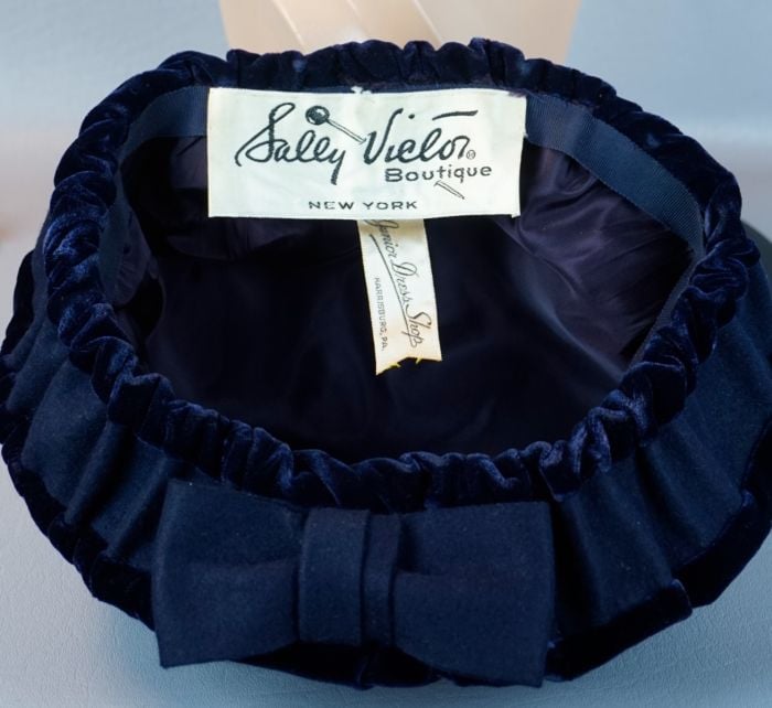 Vintage 1950s Sally Victor Boutique White Navy Sailor Tam Beret Hat Vintage 50s Sally Victor Navy Blue Rafia Beret Hat Boutique  main image 4