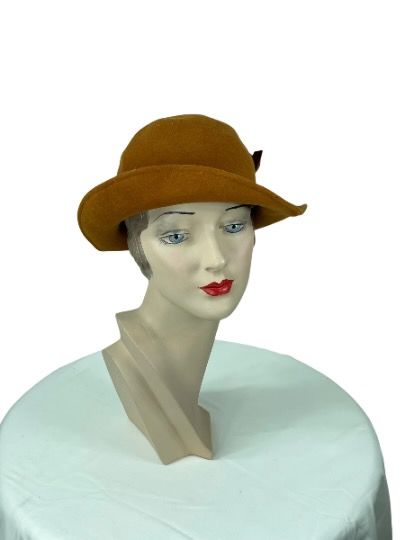 Doeskin wool felt hat with feathers by Geo. Bollman  display picture 1