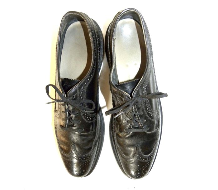 1960s Black Leather Wingtip Oxford Shoes | Vintage Brogues  display picture 3