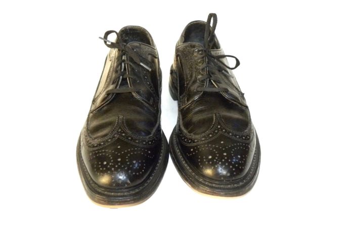 1960s Black Leather Wingtip Oxford Shoes | Vintage Brogues  display picture 3