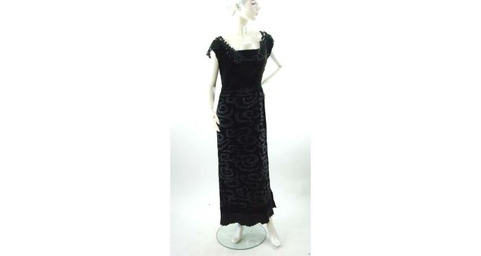 1930s black velvet hand beaded gown mixed era formal dress Size L | Fashion Conservatory 1930s black velvet hand beaded gown mixed era formal dress Size L | Fashion Conservatory