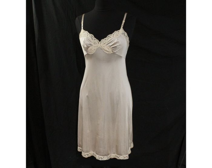 Size 8 Vintage Full Slip - Silky Beige 1970s 80s Medium Lingerie - Glossy  Satiny Nylon Tricot - Lace