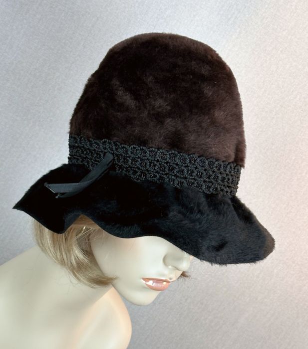 60s Black and Brown Fur Felt Brimmed Cloche Hat by Jacques  display picture 2