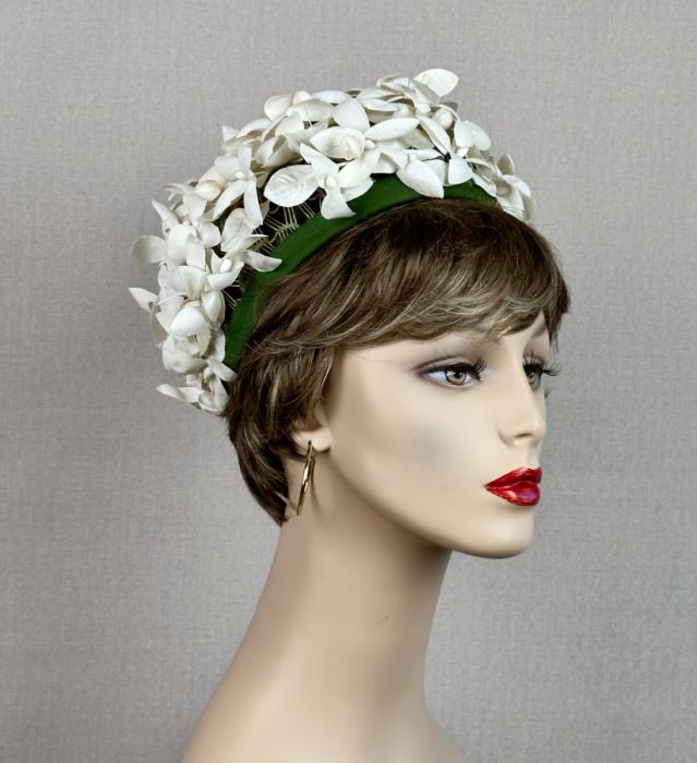 Vintage 1950s 1960s Auerbach’s Floral Headband Hat Ivory White Flowers 1950s White Flowers Fascinator | Vintage White Flower Hat  main image 4