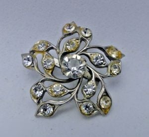 Vintage 1960s Brooch Silver Tone Small Flower with Clear Rhinestones