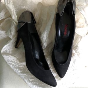 1980s bProxy black suede pumps with pearl get leather bow at heel
