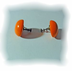 Vintage Mod 1960s Orange Screw On Button Earrings Lucite - Fashionconservatory.com