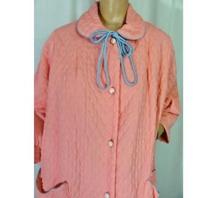 Vintage 1960s NOS Quilted Robe Salmon Pink Nylon with Blue Trim Lined Housecoat Bathrobe Button Down - Fashionconservatory.com