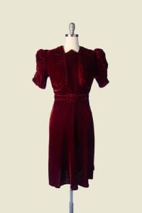 Elegant 1930s Vintage Burgundy Velvet Dress with Matching Turban Hat & Belt - Fashionconservatory.com