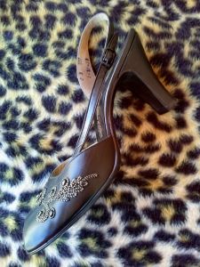 1970s 40s Style Shoes Studded Peep Toe US 8 - Fashionconservatory.com