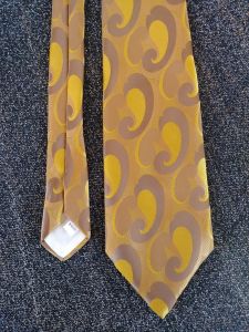 1970s Wide Mod Polyester Brocade Necktie - Fashionconservatory.com