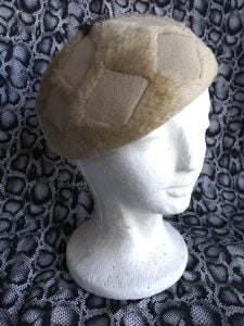 1950s Hattie Carnegie Wool Felt Cashmere Hat Caplet Beret  - Fashionconservatory.com