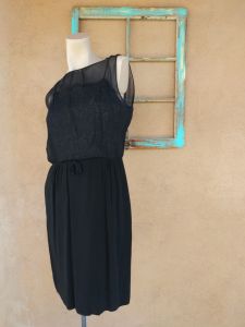 1960s Black Lace Cocktail Dress Sz M W29 - Fashionconservatory.com
