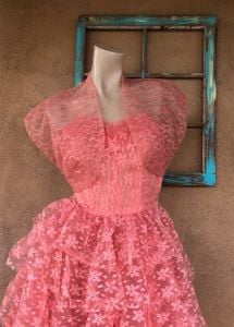 1950s Pink Lace Party Dress Sweetheart Gown Sz xS W24 - Fashionconservatory.com