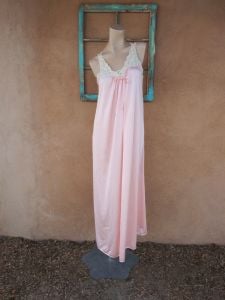 1970s Pink Peignoir Set Nightgown Robe Sz S M - Fashionconservatory.com