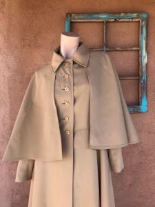 1970s Trench Coat with Capelet Sz M - Fashionconservatory.com