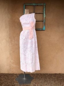 1960s Peach Lace Gown Sz M W30