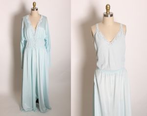1980s Pale Ice Blue Wide Strap Full Length Night Gown with Matching Button Up Robe Peignoir Lingerie