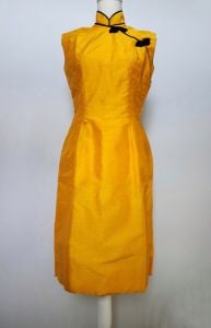 1950's Cheongsam Qipao Slub Silk Iridescent Yellow Marigold and Black Sleeveless Wiggle Dress