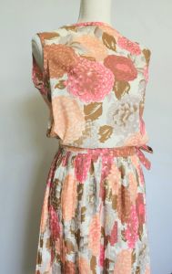 Vintage 1960s Sleeveless Chrysanthemum Boatneck Sundress with Micropleat Skirt and Side Waist Tie 26 - Fashionconservatory.com