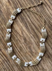1950s White Thermoset Choker Necklace Adj to 16.5 Inches - Fashionconservatory.com
