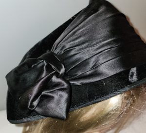 Vintage 1940s Chic Asymmetric Black Velvet Bow Hat Film Noir Mid Century - Fashionconservatory.com
