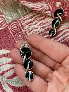 1980s Modernist Trifari Earrings Black Enamel Clip On - Fashionconservatory.com