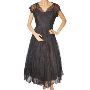 Vintage 1950s Black Chantilly Lace Dress Size Medium