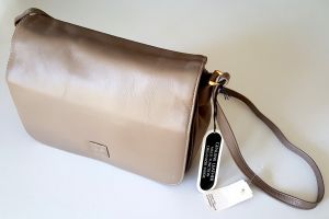 NOS Giani Bernini Leather Shoulder Bag Crossbody Purse Taupe - Fashionconservatory.com
