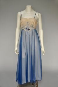 1950s blue Van Raalte peignoir set with lace S/M - Fashionconservatory.com