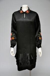 1920s black satin dress with CHENILLE embroidery XS-M