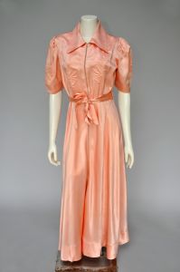 1930s peach satin dressing gown M/L