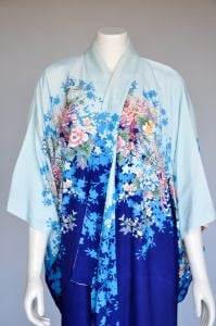 1960s blue and pink floral kimono robe XS-L - Fashionconservatory.com