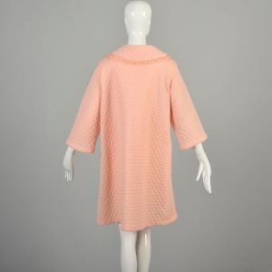 L-XL-XXL 1970s Pink Housecoat Quilted Mid Length Ruffle Lace Trim Floral Embroidered Pockets Robe - Fashionconservatory.com
