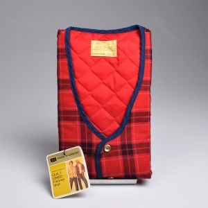 Small 1970s Mens Rest Red and Blue Plaid Flannel Quilted Lining Lightweight Outerwear