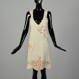 1930s Floral Hand Embroidered Full Apron w/Rikrak Details and Pocket